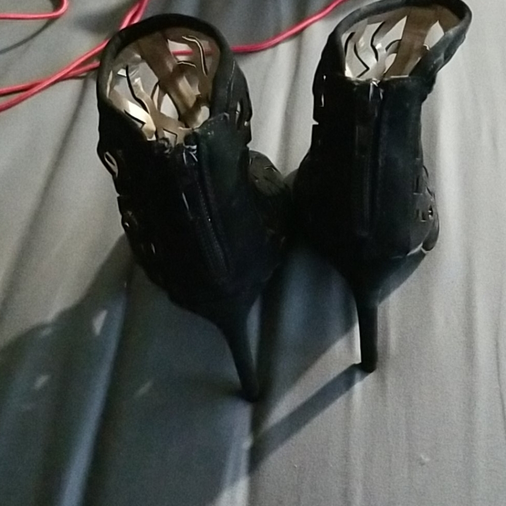 Heels - Picture 4 of 7